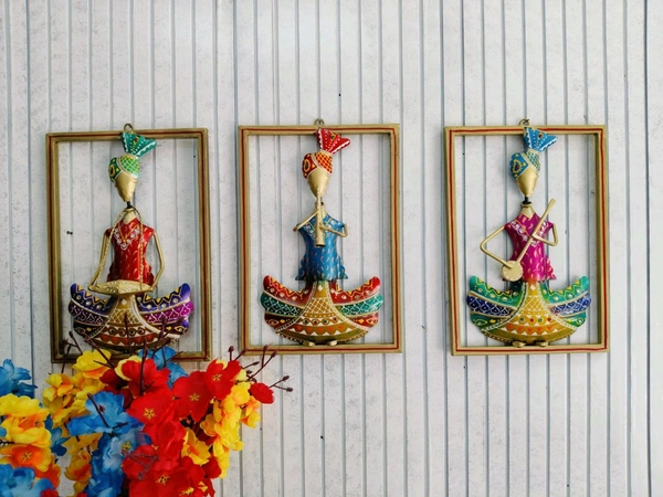 Sitting sardar in Squire frame set of 3pc - Size 15 x 12 inch each panel