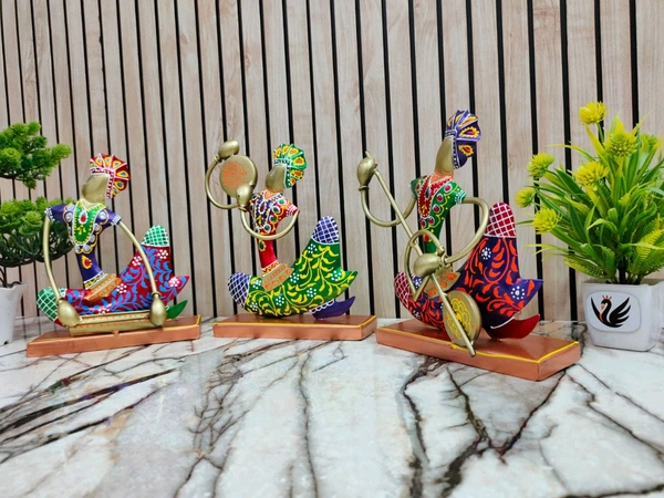 Sitting langa stand set of 3pc - Size 12 x 10 inch