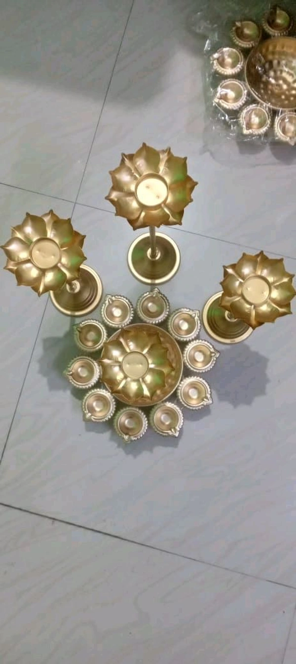 Candle Stand+ T-light Urli Set