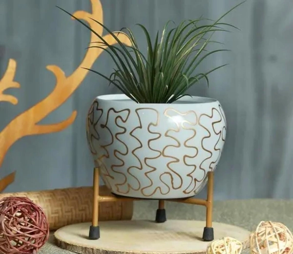 Flower pot with stand 