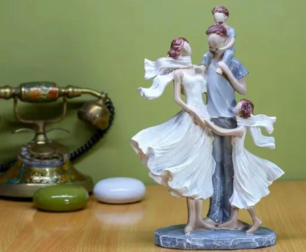 Poly resin family showpiece