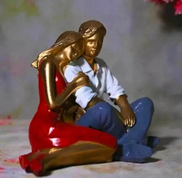 Sitting love couple showpiece