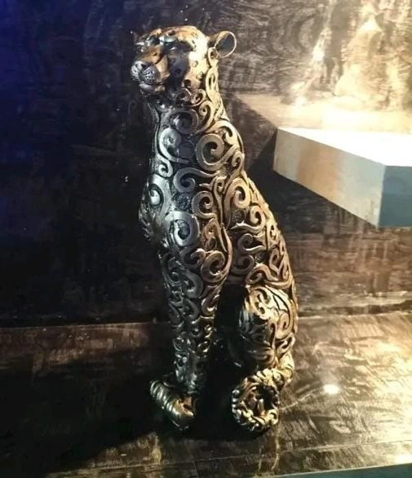 Antique Poly resin leopard statue  - Size 11 x 7 inch