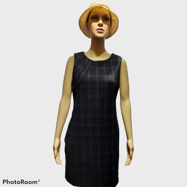 Sleeveless Woolen Dress - M