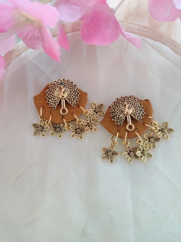 Peacock Studs - Web Orange