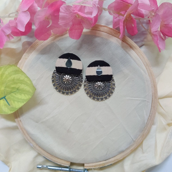 Round Danglers - Black
