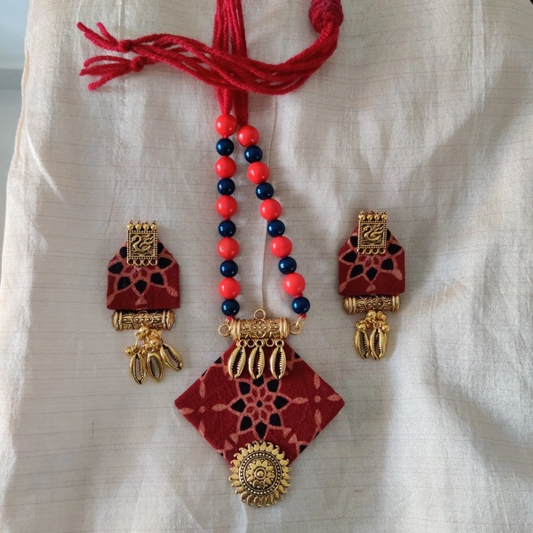 Shell Necklace Set - Red