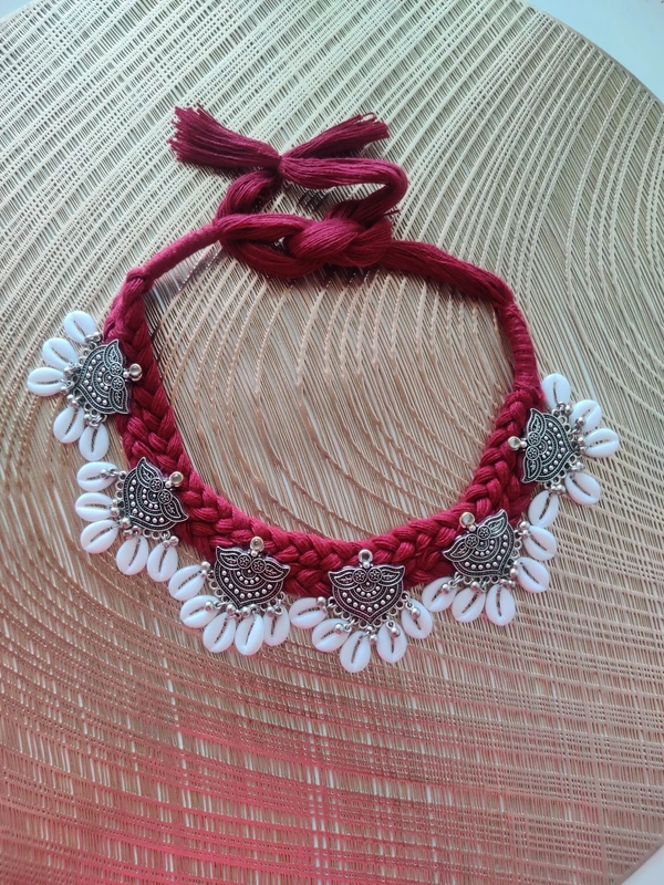 Shell Thread Choker - Red