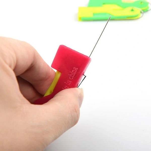 1381 AUTOMATIC NEEDLE THREADING DEVICE (MULTICOLOUR)