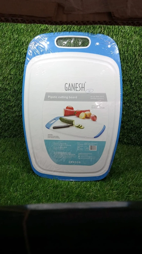 8136 GANESH PLASTIC CUTTING BOARD