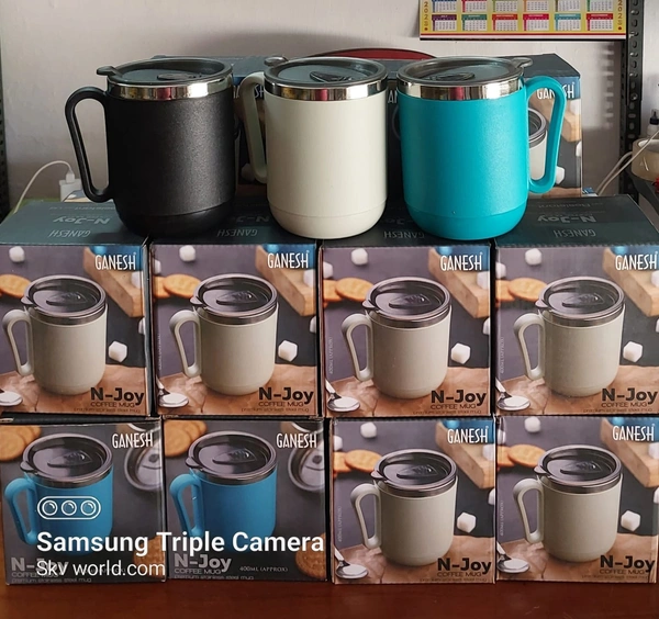 8137 GANESH PREMIUM STAINLESS STEEL COFFEE MUG WITH HEAT RESISTANT MUG LID. APPROX 400ML MUG.
