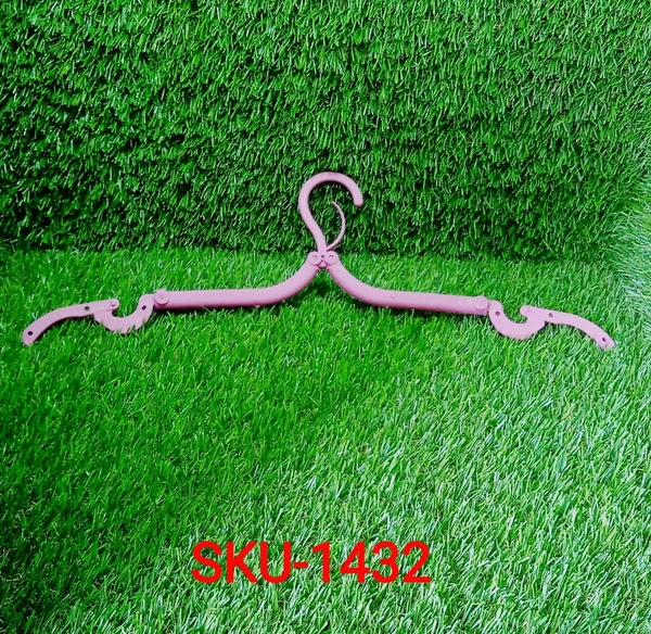 PORTABLE & FOLDABLE MULTICOLOR PLASTIC HANGERS (1PC)