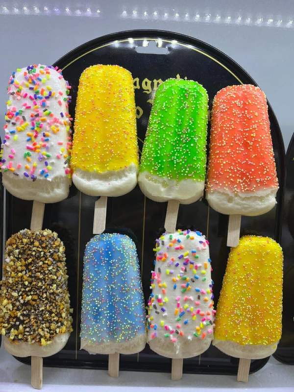 R-52-Fridge Magnet Ice Cream Sandwich (Multi Designs)