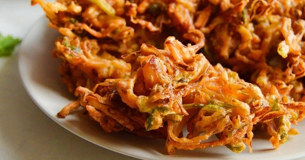 Aloo Piyaz Pakoda