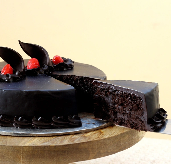 Chocolate Truffle Cake - Half Kg, Eggless