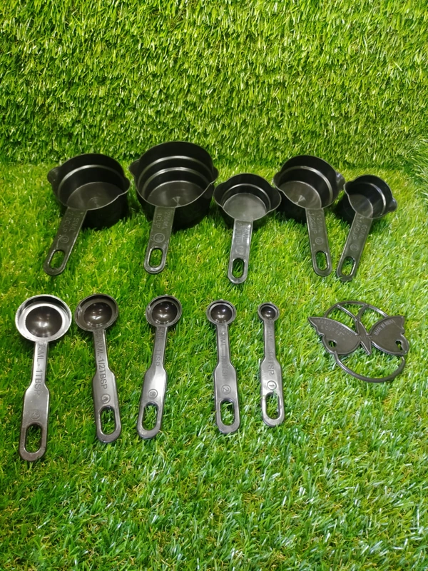 2646 Plastic Measuring Cups and Spoons (11 Pcs, Black) With butterfly shape Holder