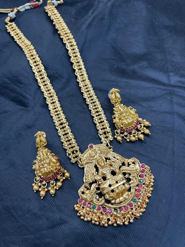 Matte Finished Lakahmi Mini Haram With Earing