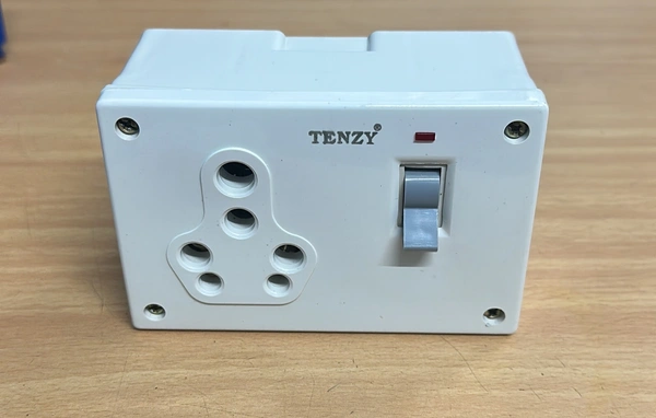 Tenzy 16amp With Switch - White