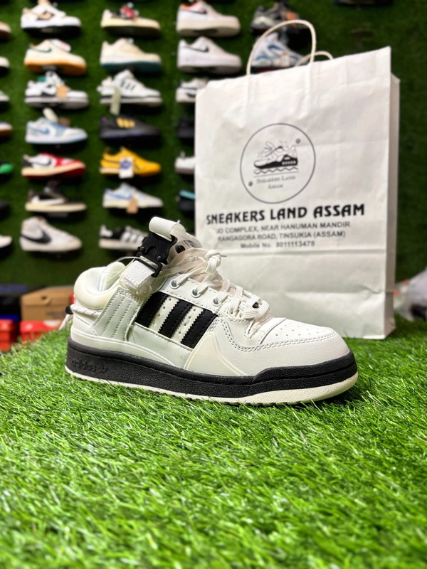 BADBUNNY white black - 9