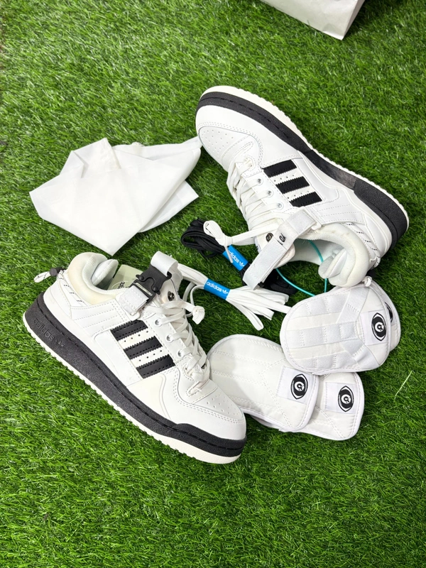 BADBUNNY white black - 9