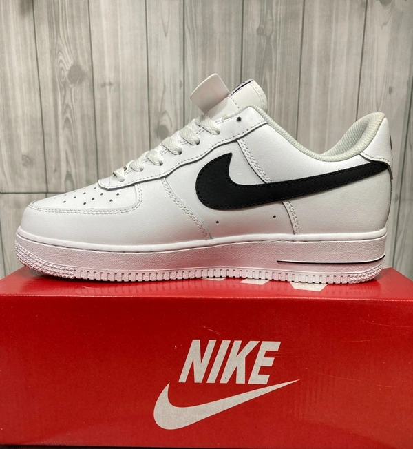 AIRFORCE 1 BLACK TICK - 7.5 (42)