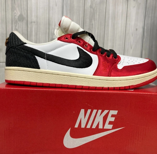 AIRJORDAN LOWs x TROPHY - 6 (40)