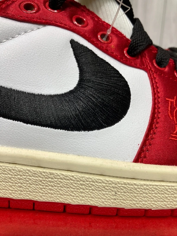 AIRJORDAN LOWs x TROPHY - 6 (40)