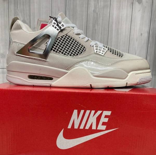 JORDAN 4 FROZEN MOMENT - 9-(44)