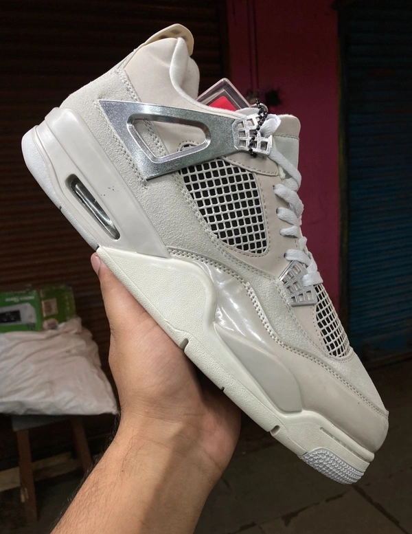 JORDAN 4 FROZEN MOMENT - 9-(44)