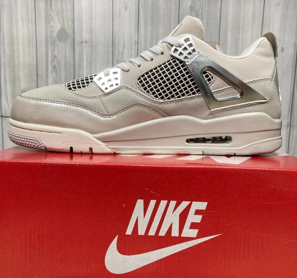 JORDAN 4 FROZEN MOMENT - 9-(44)
