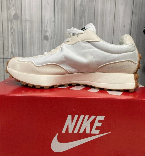 NEW BALANCE 327 - 8 (42)