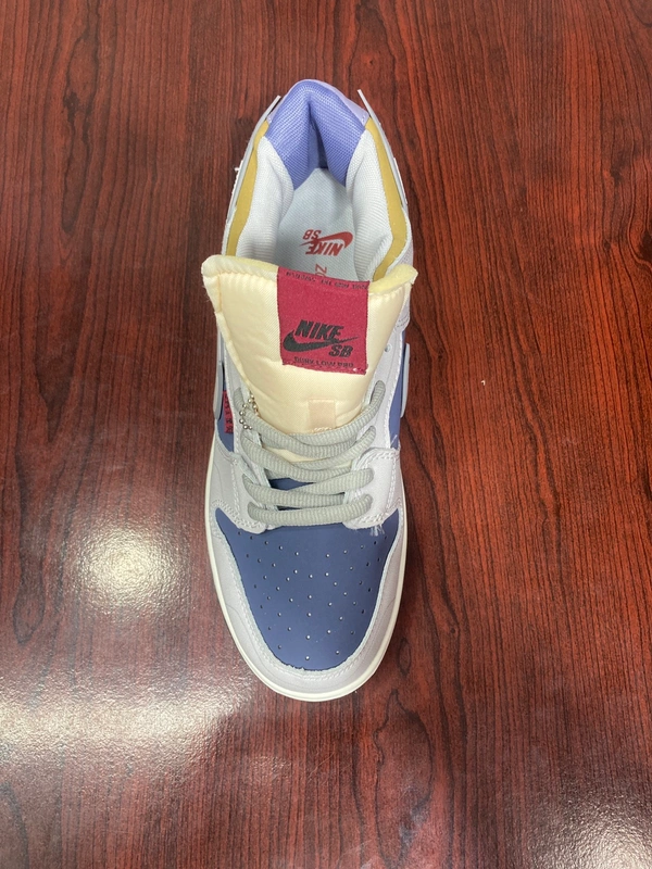SB Dunk Ambush - 6