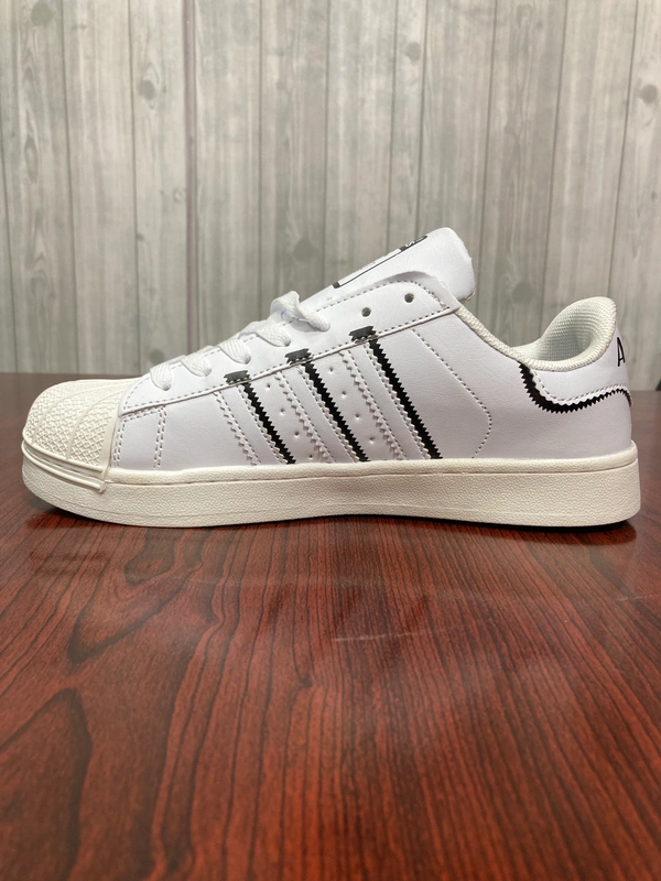 Adidas Superstar  - 8.5