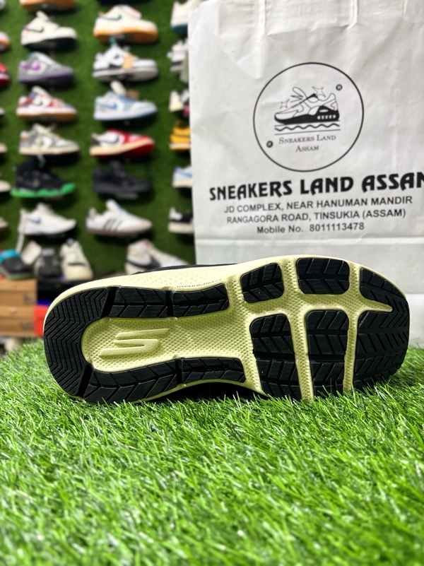 Sketchers Hyper Ultra Soft - 10