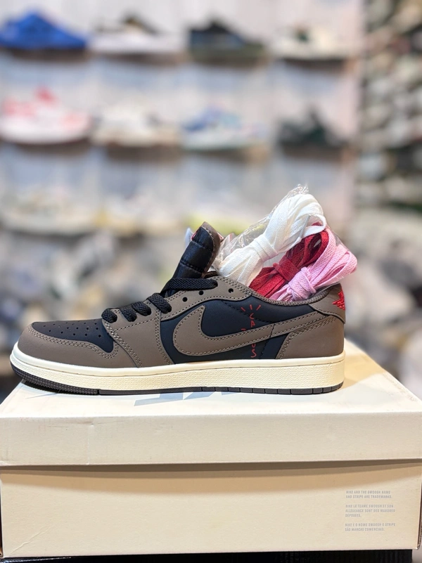 Air Jordan x Travis X Dark Mocha  - 44 (9)