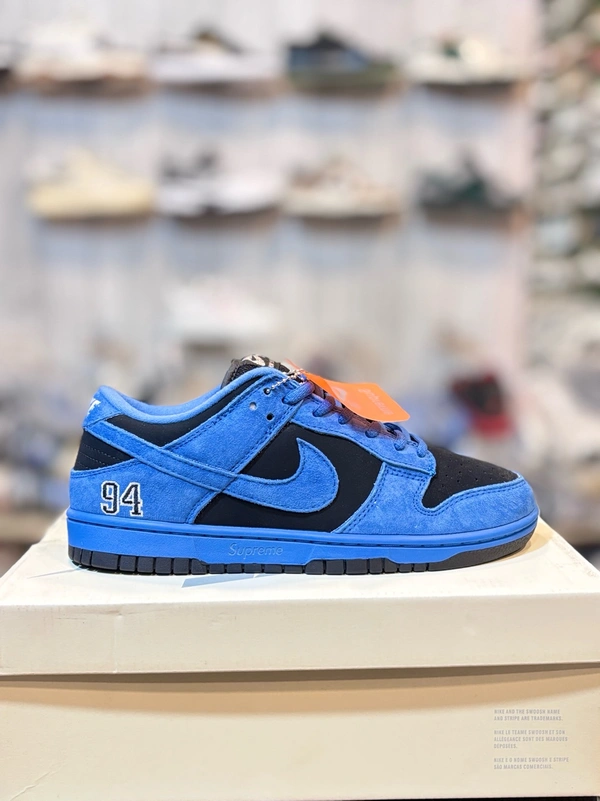 Sb Dunk x Supreme. UA - 43(8.5)