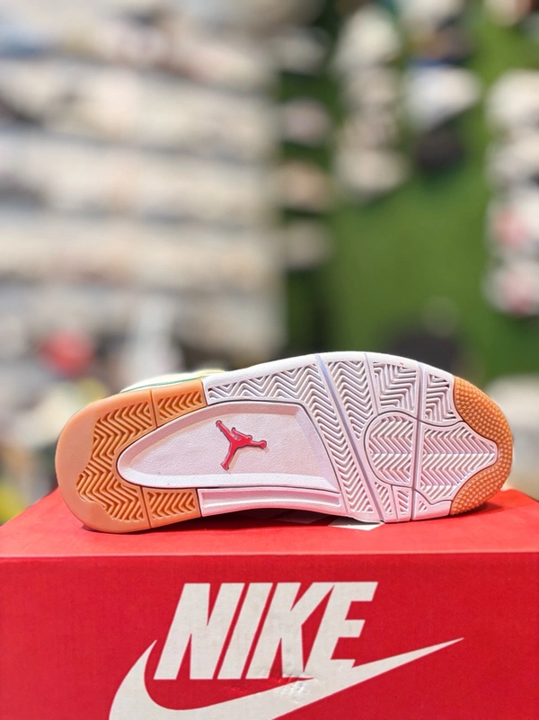 Retro 4 x Pine Green - 7.5 (42)