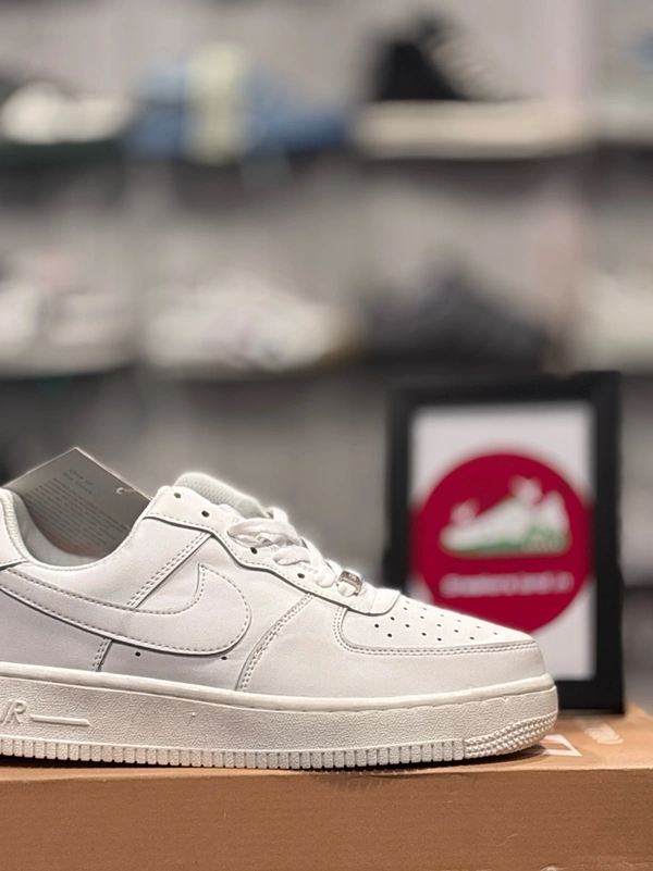 Airforce 1 White - 43 (8.5)