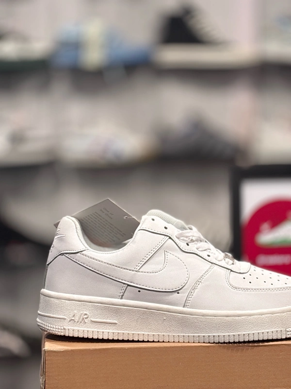 Airforce 1 White - 43 (8.5)