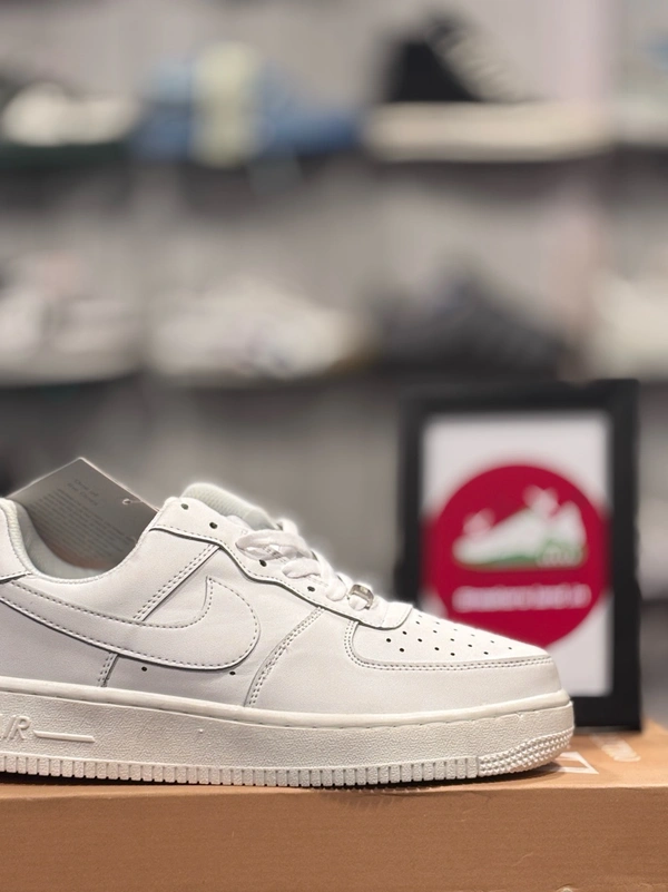 Airforce 1 White - 43 (8.5)