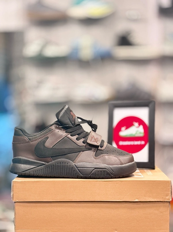 Dunk Jumpman - 43 (8.5)