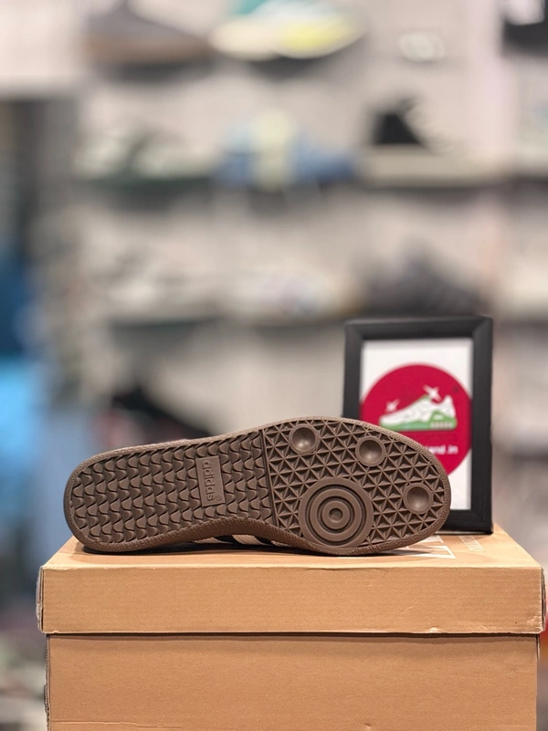 Samba Black - 44 (9.5)