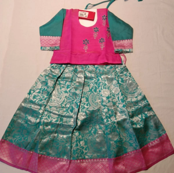 SIZE 4 - Black