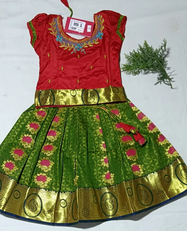 Size 1 - Japanese Laurel