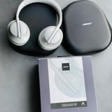  BOSE 700  HEADPHONES .   BOSE 700  HEADPHONES . BECAUSE BETTER  SOUND IS JUST  THE BEGINNING* - White