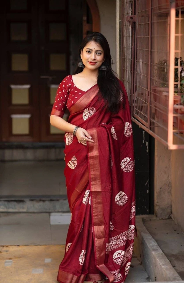 Presenting Enchanting soft cotton saree For Intimate And Big Fat Indian Weddings, That Are Light On Your Skin And Uplift Your Wedding Shenanigans.*🔥