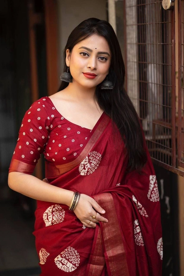 Presenting Enchanting soft cotton saree For Intimate And Big Fat Indian Weddings, That Are Light On Your Skin And Uplift Your Wedding Shenanigans.*🔥