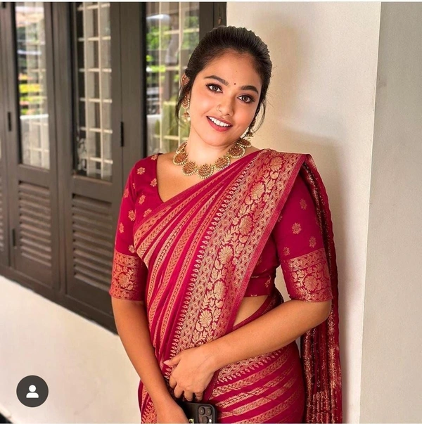 Presenting Enchanting Yet Breathable Organic Banarasi Sarees For Intimate And Big Fat Indian Weddings, That Are Light On Your Skin And Uplift Your Wedding Shenanigans.*🔥 - One Size