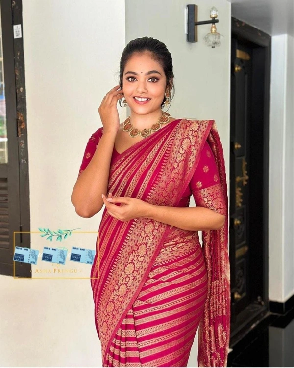 Presenting Enchanting Yet Breathable Organic Banarasi Sarees For Intimate And Big Fat Indian Weddings, That Are Light On Your Skin And Uplift Your Wedding Shenanigans.*🔥 - One Size