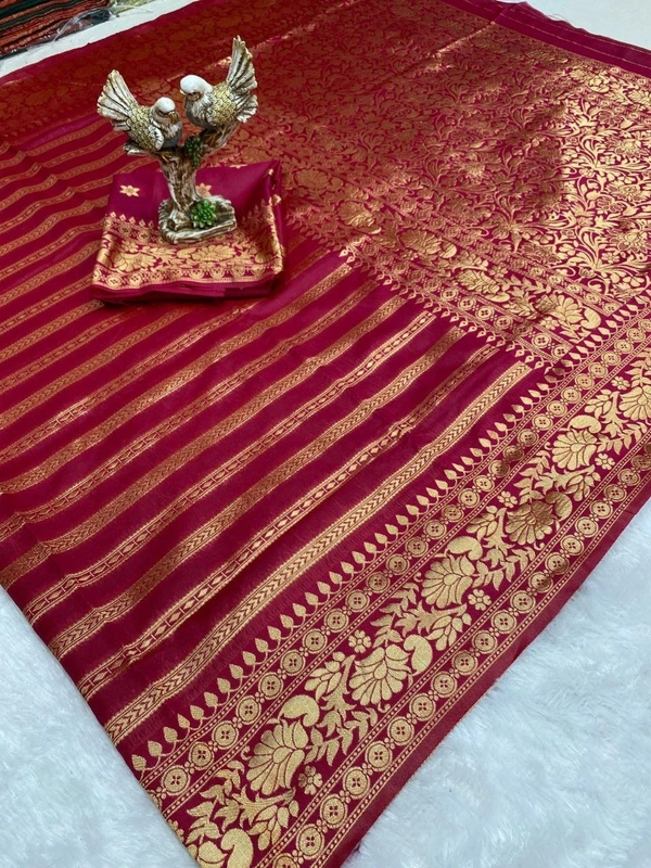 Presenting Enchanting Yet Breathable Organic Banarasi Sarees For Intimate And Big Fat Indian Weddings, That Are Light On Your Skin And Uplift Your Wedding Shenanigans.*🔥 - One Size